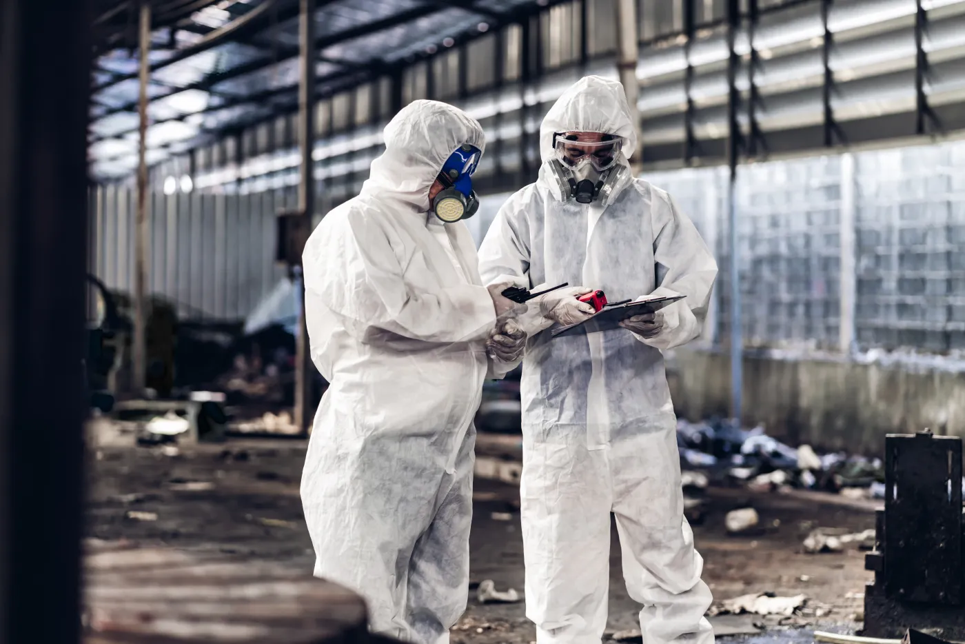 Opérateurs Barlier inspectant un site industriel
